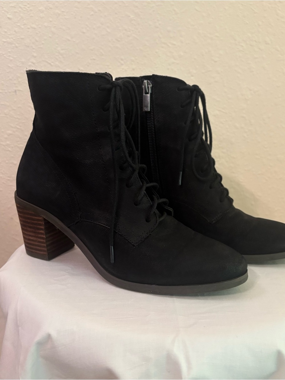 Lucky Brand Black Leather Lace-Up Block Heel Ankle Boots